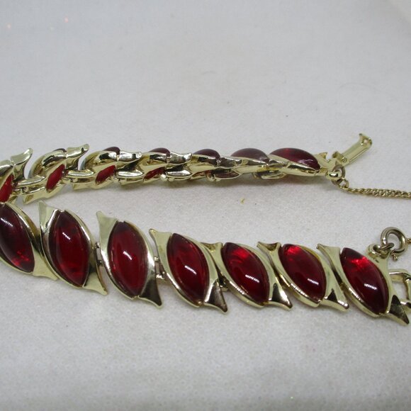 1950s Glass Cabochon Sectional Bracelet Clear Red Glass Gold Tone Metal Bracelet - Picture 7 of 9